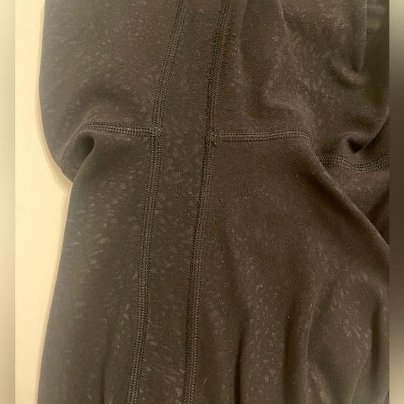 Lululemon Align 25” Size 6. Black embossed. - Picture 5 of 5